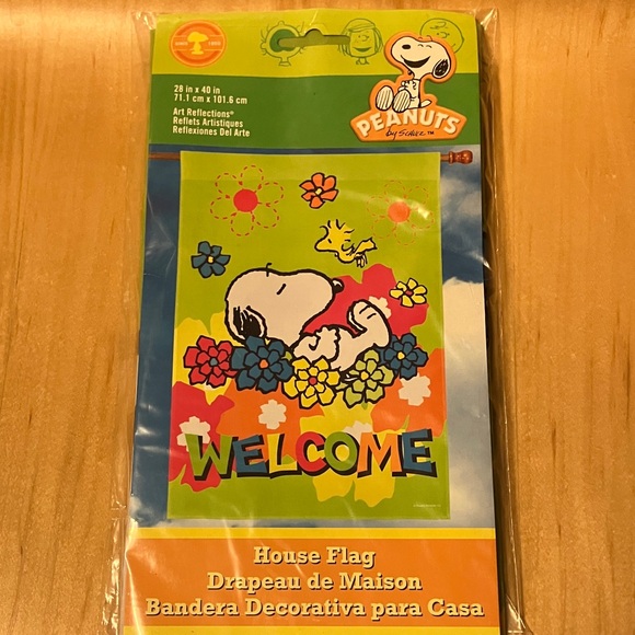 Peanuts Snoopy Floral Welcome Flag - Super Vivid Colors 28"x40" (Large) - Picture 2 of 6